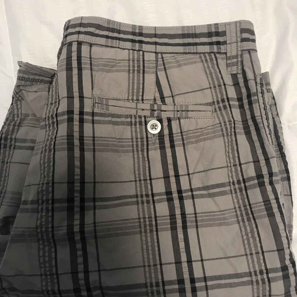 Men’s Apt 9 Shorts. Size 36
